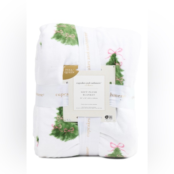 Cupcakes And Cashmere Blanketnull